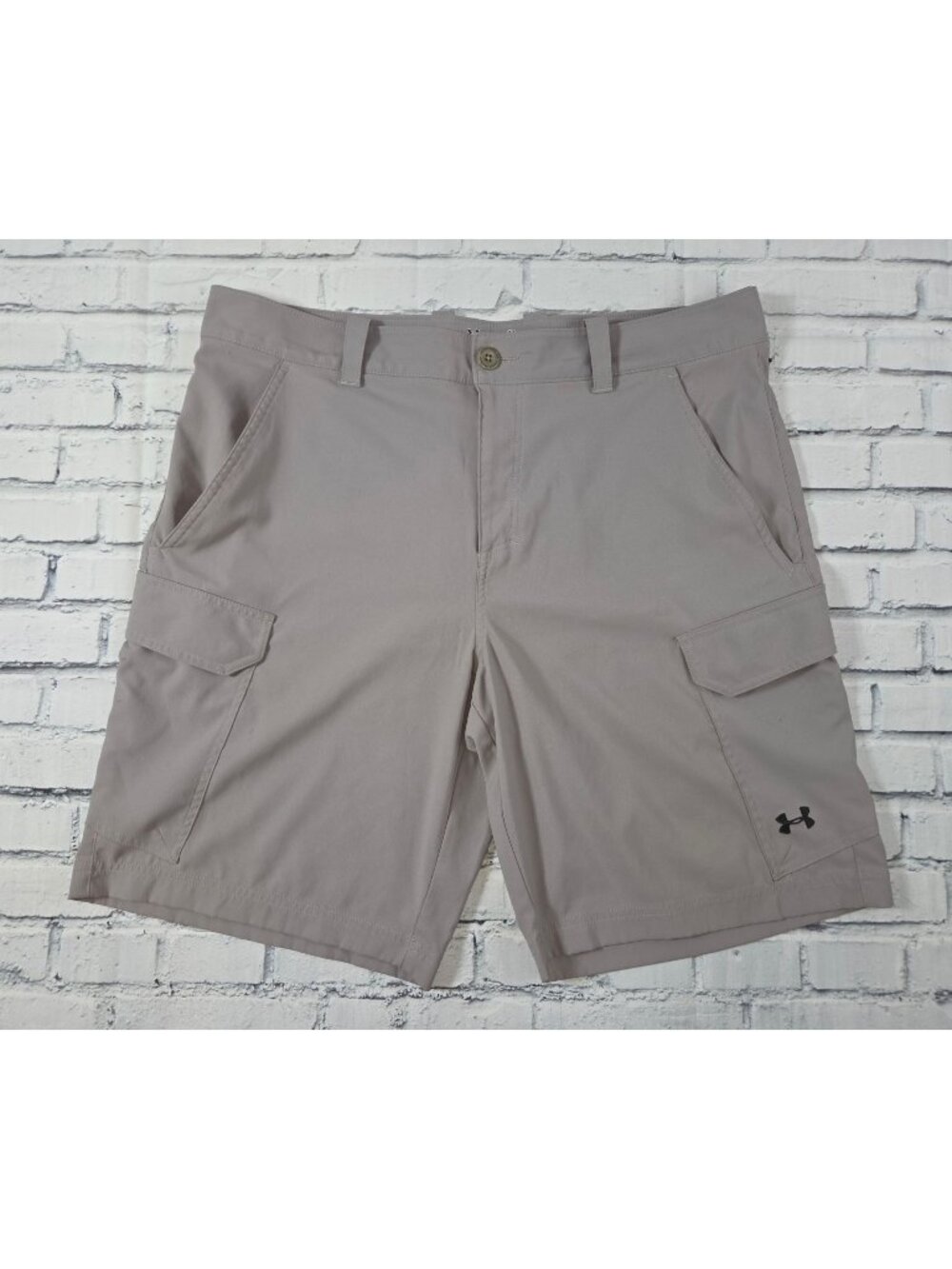 Under Armour HeatGear Loose Fit Cargo Shorts Size 38 Gray Lightweight Durable